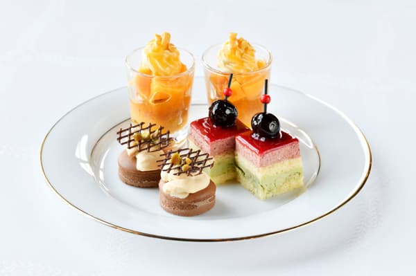 Early Summer Phoenix Afternoon Tea – Upper Tier (Sweets)