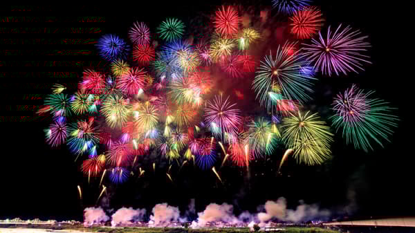 나가오카 불꽃 축제: 감동과 희망의 불꽃