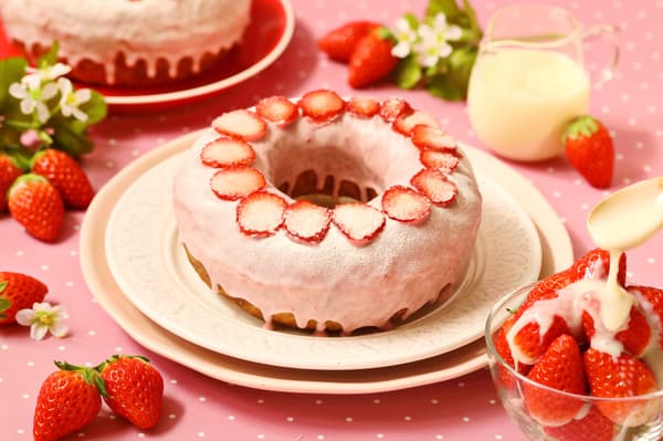 Melting Condensed Milk Strawberry Ring