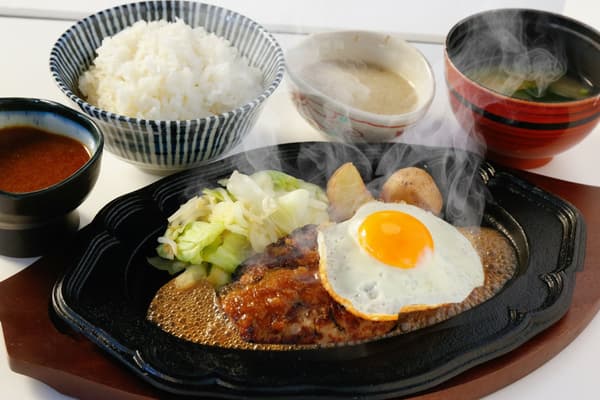 汉堡肉自然薯山药泥套餐配煎蛋