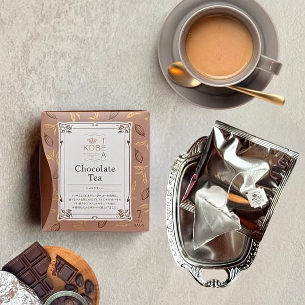 Paquete que representa el encanto de Chocola con un diseño elegante