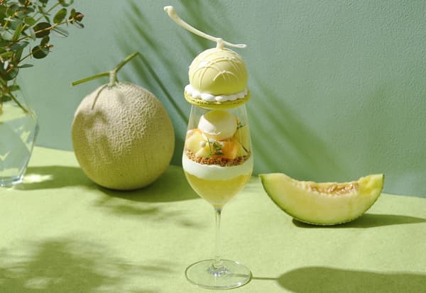 Parfait melon dengan dua varietas melon segar
