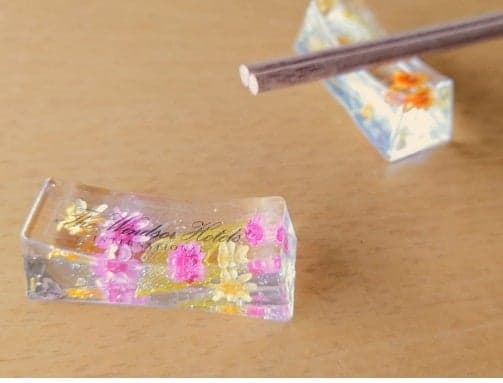 Example of a completed flower cutlery rest