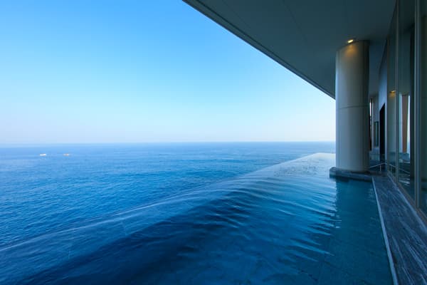 Open-Air Standing Bath