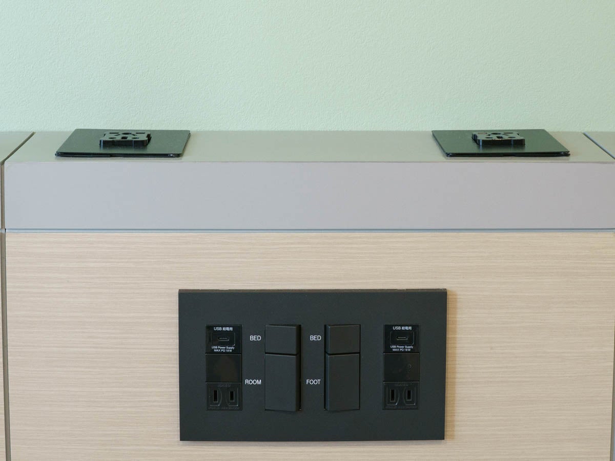 Universal Outlet Installed in All Rooms