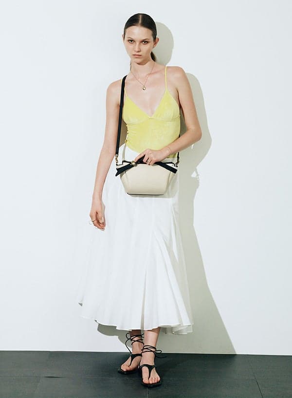 Coquille canvas ¥35,200 H/ 14 × W/ upper 30 lower 19 × D/ 9 cm