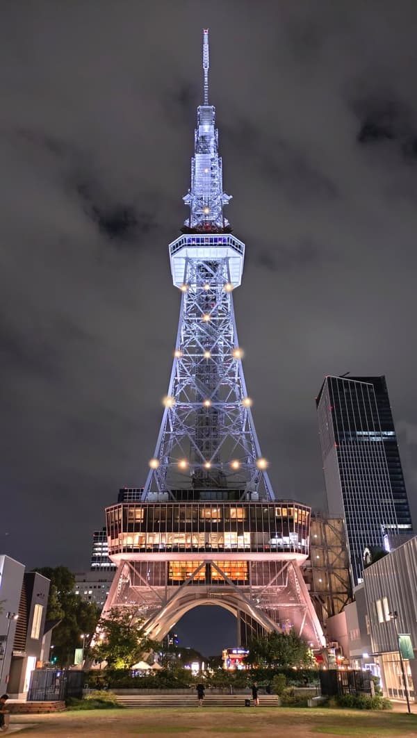 Iluminación de Tower Jewels desde las 11:59 PM