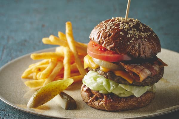 Hamburger Spesial Manza Grill (Waktu Makan Malam)