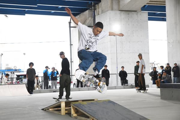 การสาธิตโดย จินโนสุเกะ โอคาดะ