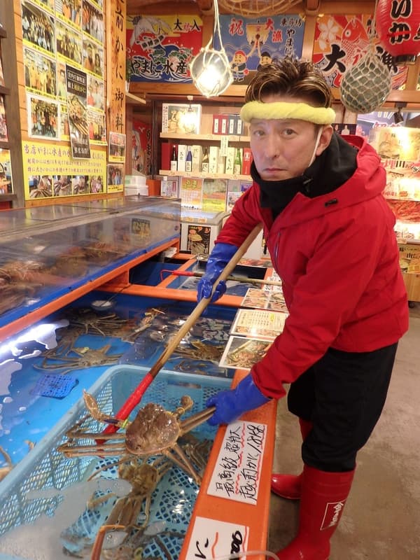 Hitoshi Yamano, president of Yamani Suisan, handling this year's 100th imperial offering Echizen crab preparation