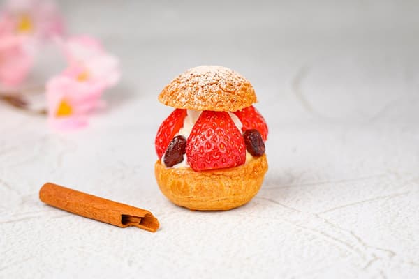 Noto Dainagon and Strawberry Cream Puff