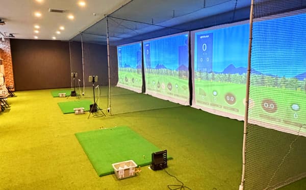 Simulation Golf 3 Bays