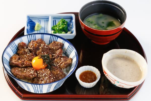 牛横膈肌自然薯山药泥盖饭