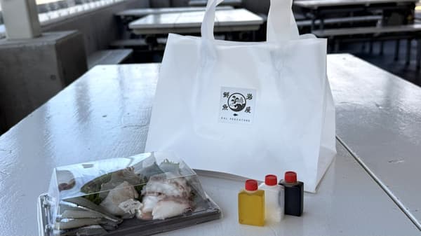 Pedido para llevar en su embalaje de presentación