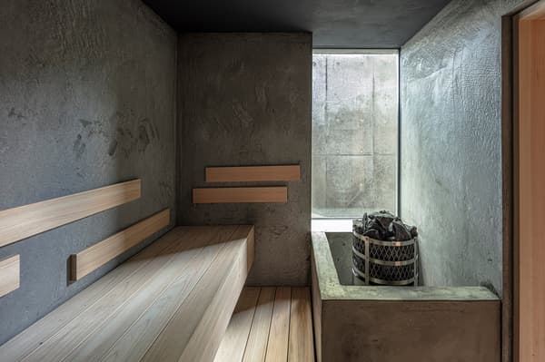 带自然光的芬兰桑拿房