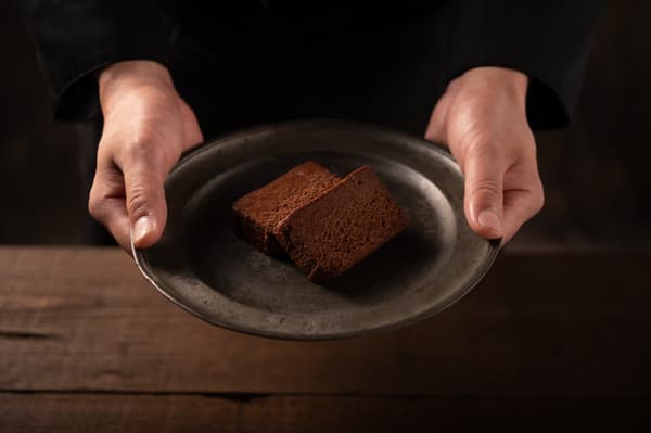 2026년 현재 온라인 판매는 1년 대기 중입니다.