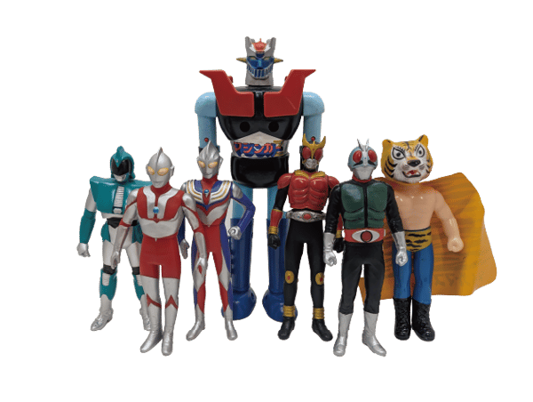 Hero figures on display (Collection of Japan Toy Culture Foundation)