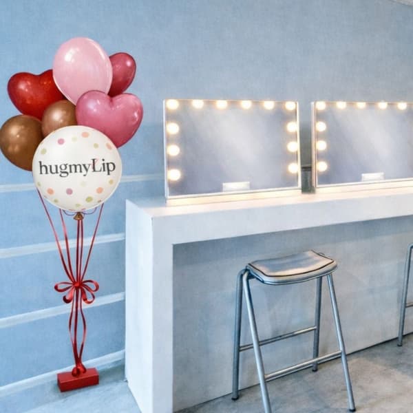 Stand de maquillaje y artículos novedosos