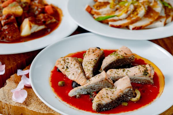 허브 마리네이드 오븐 구이 연어 프로방스 소스