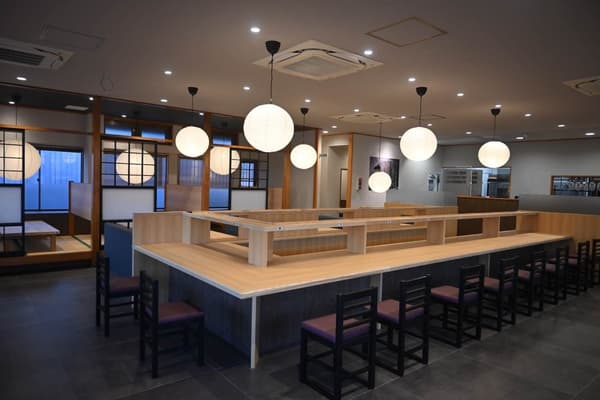 Uchidaya Higashi-Isahaya Store interior (image)