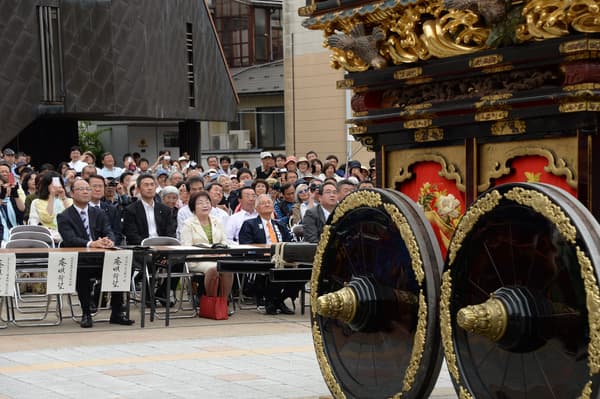 가까이에서 즐기는 흥분