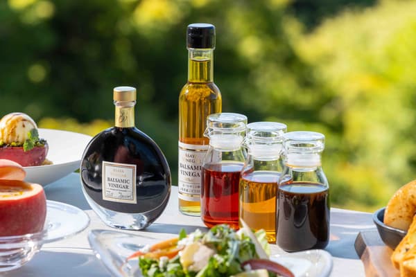 Five wine vinegars with distinct flavor profiles