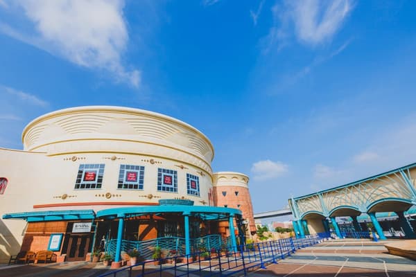 A 2 minutos a pie de la estación JR Maihama (salida sur)