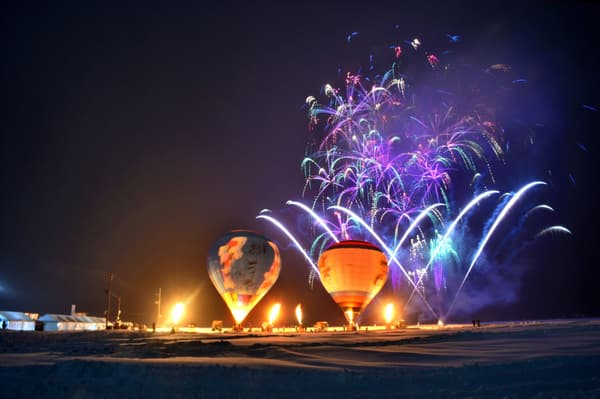 Kolaborasi kembang api dan balon dari Ojiya Fusen Ikki ke-49 (diambil Februari 2025)