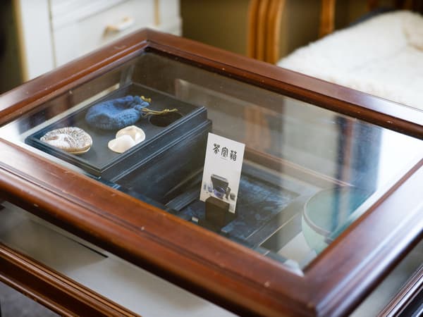 Vista adicional de las cajas de ceremonia del té