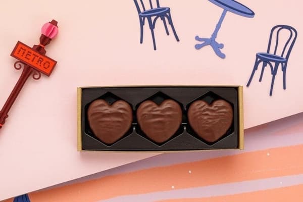 Heart-shaped cookies with chocolate