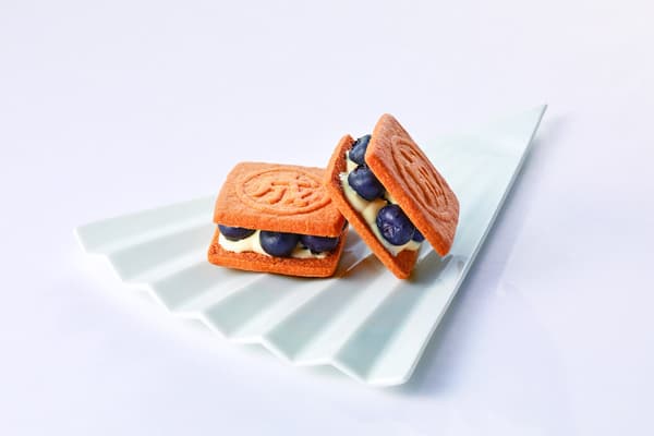 Rokkatei Marusei Butter Sand with Fresh Blueberry