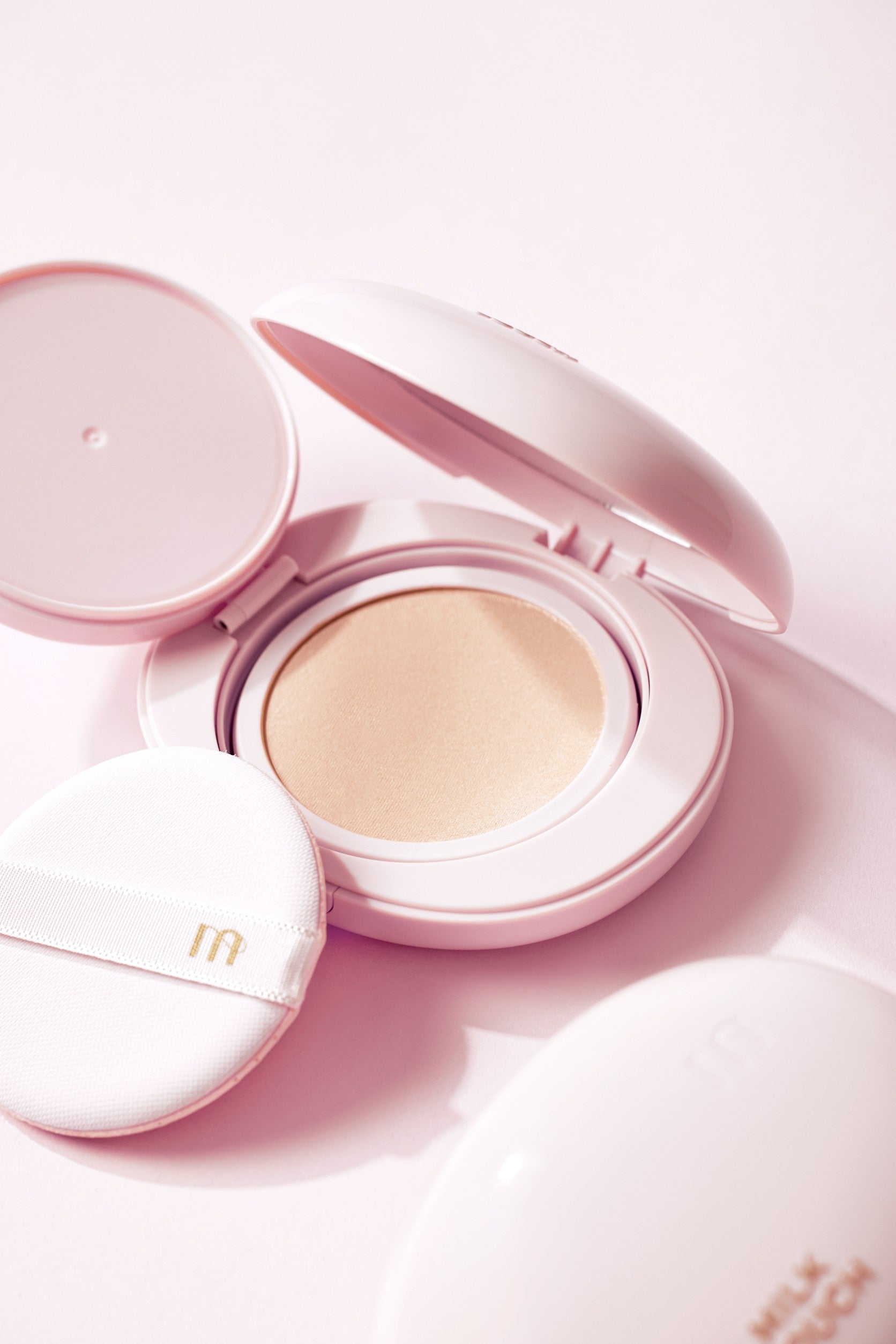 Milky Glow Cushion