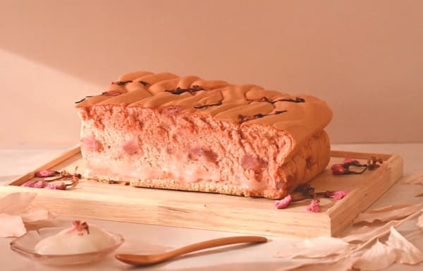 櫻花餡羽二重麻糬卡斯特拉 — 未稅 ¥2,750（含稅 ¥2,970）