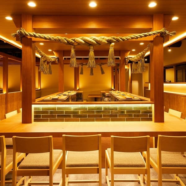 Toriikuguri Yokohama – Interior yang menampilkan gerbang torii