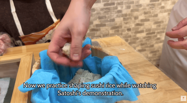 Menimbang shari di timbangan