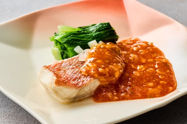 Pescado de Roca al Vapor con Salsa de Chile