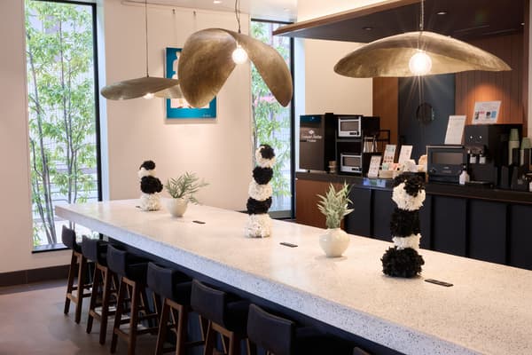 酒店大堂里的巨型熊猫