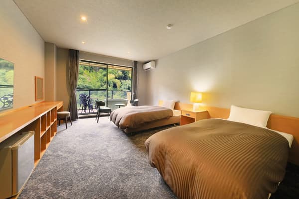 Guest rooms overlooking the Kase River and seasonal scenery