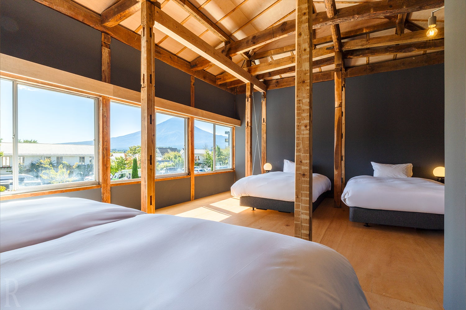 ห้องนอนพร้อมวิวภูเขาไฟฟูจิที่หรูหรา