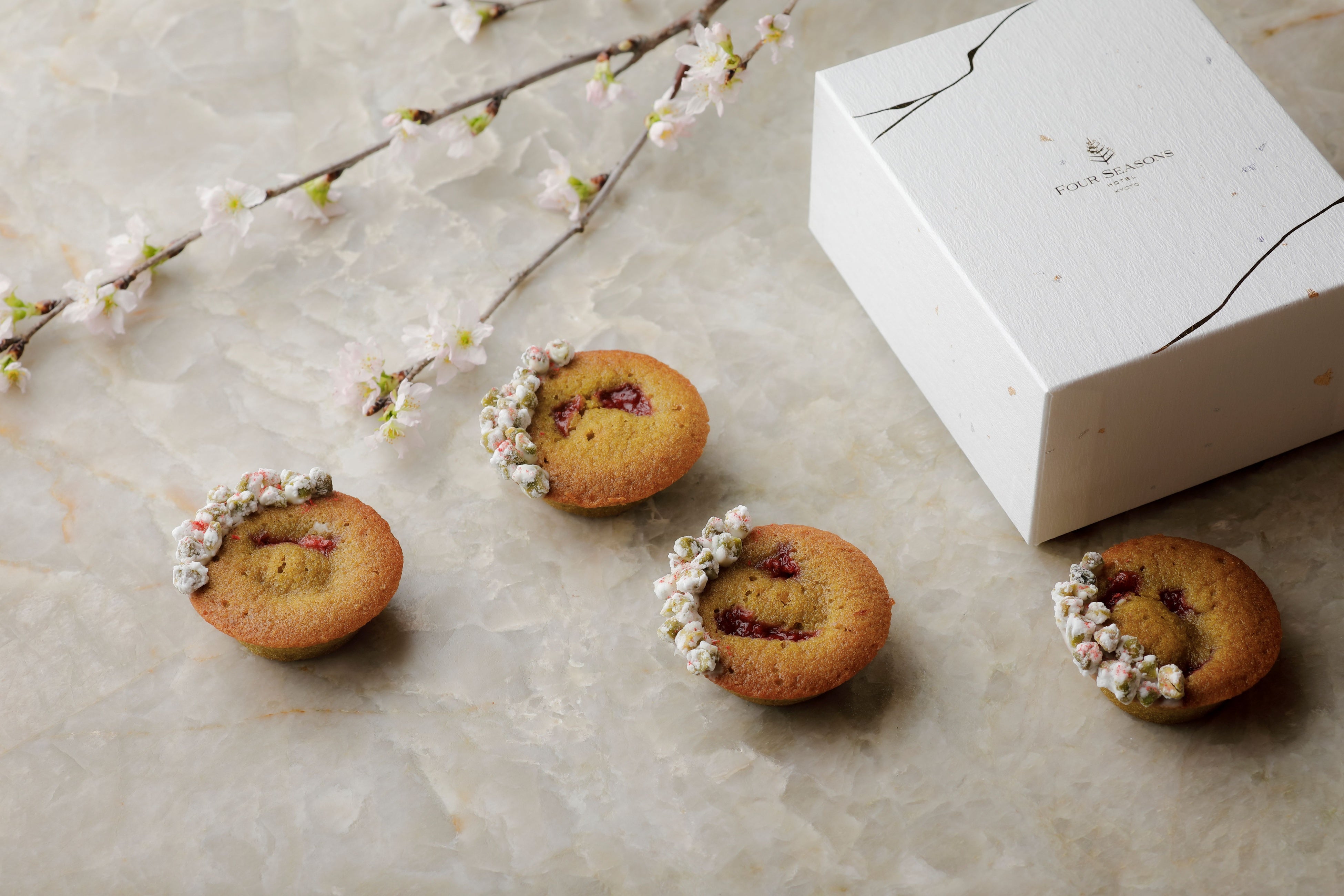 开心果草莓金融家蛋糕 - 4个 ¥2,400