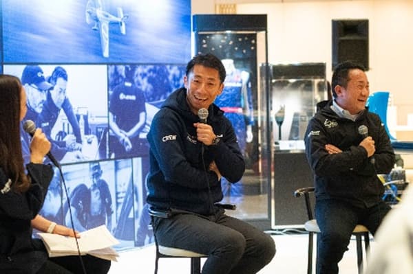 파일럿 무로야 요시히데 / 기술 코디네이터 나카에 유스케