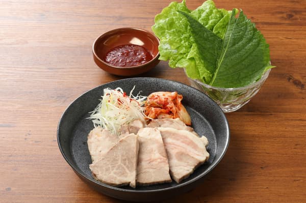 오카야마 복숭아 돼지고기 보쌈 – 1,080엔