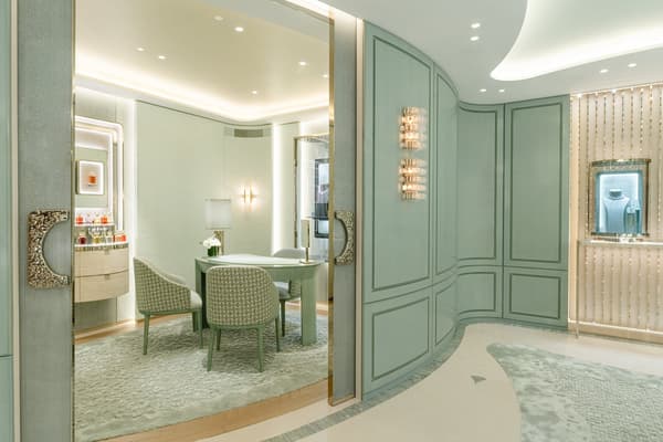 Vitrina interior en la tienda Graff Kyoto Takashimaya