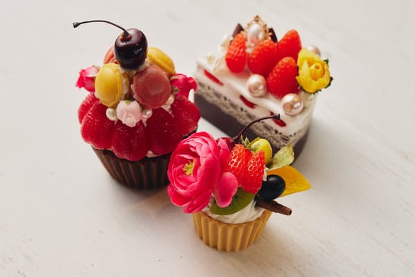 종이 점토와 레진 부품으로 만든 현실적인 케이크 (Realistic Deco Sweets)