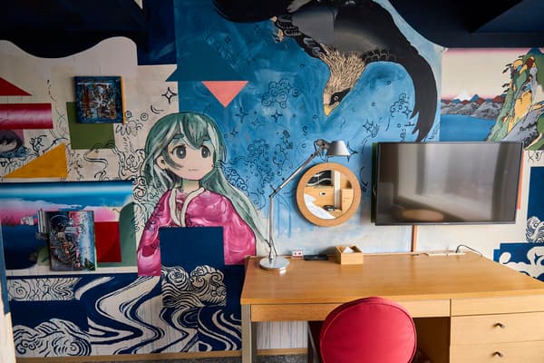 여행의 추억과 끊임없이 변화하는 풍경을 상징적으로 묘사