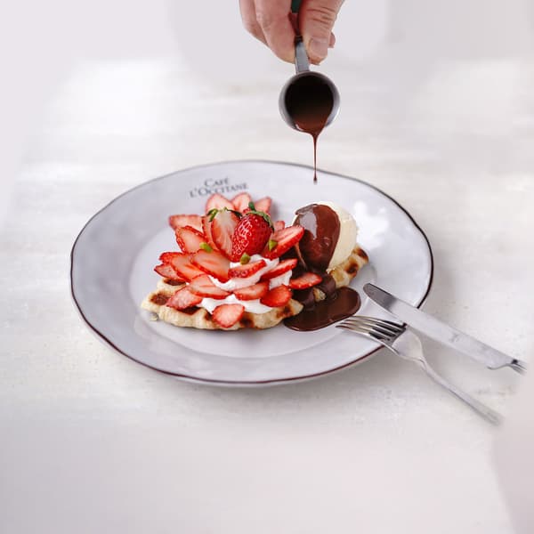 Croissant Waffle Strawberry & Chocolat Chaud ¥1,980 (tax included) (Shibuya/Karuizawa)