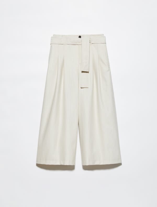 Pants with belt ¥68,200 (tax included)