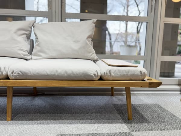 展出的 100% 再生纺织品 Horizons “Sterling” 版本