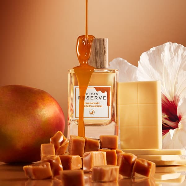 CLEAN Reserve 焦糖漩涡香水生活方式图片