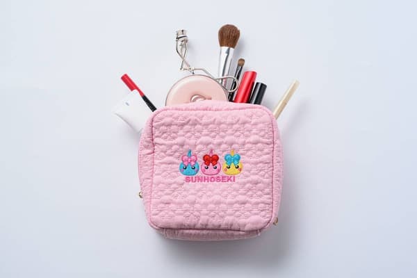 Quilted pouch with five pockets